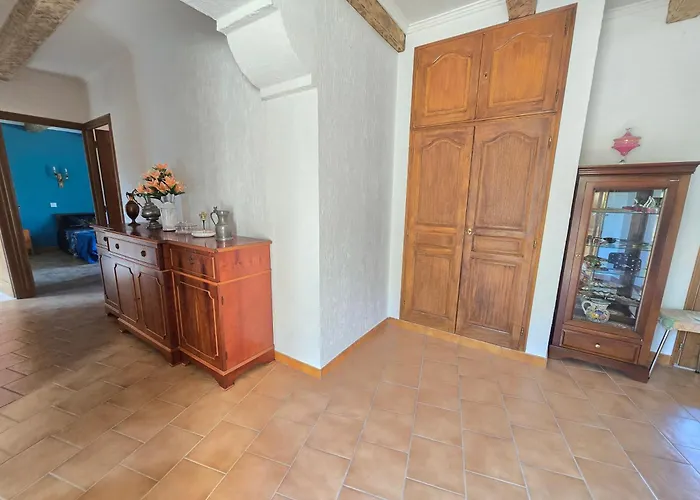 Les Oliviers Du 别墅